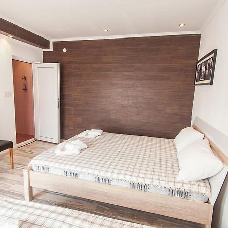 Rooms And Apartments Milana Bar Exterior foto