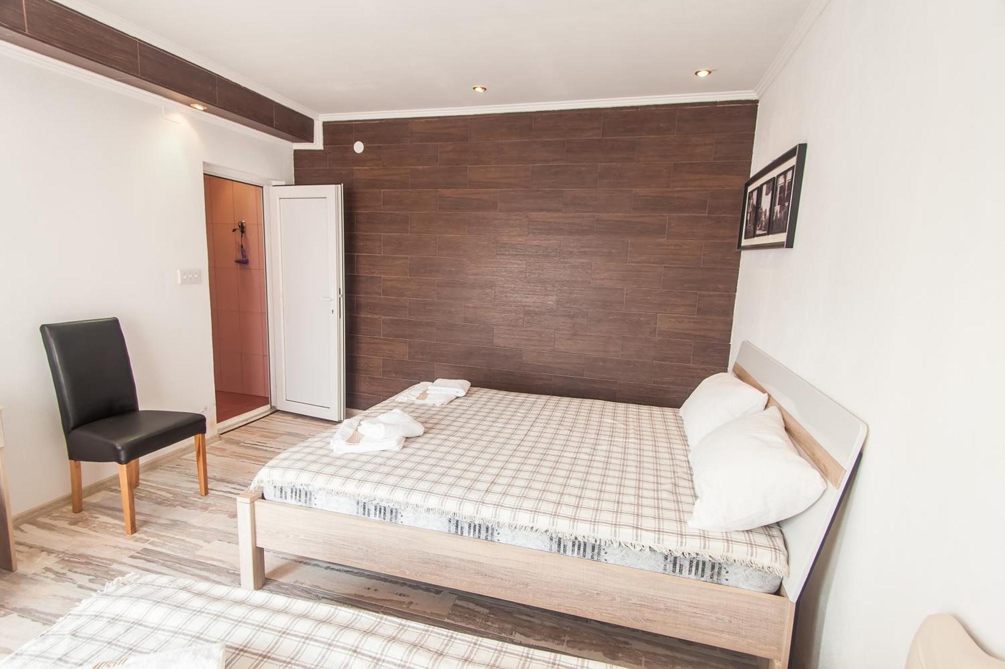 Rooms And Apartments Milana Bar Exterior foto