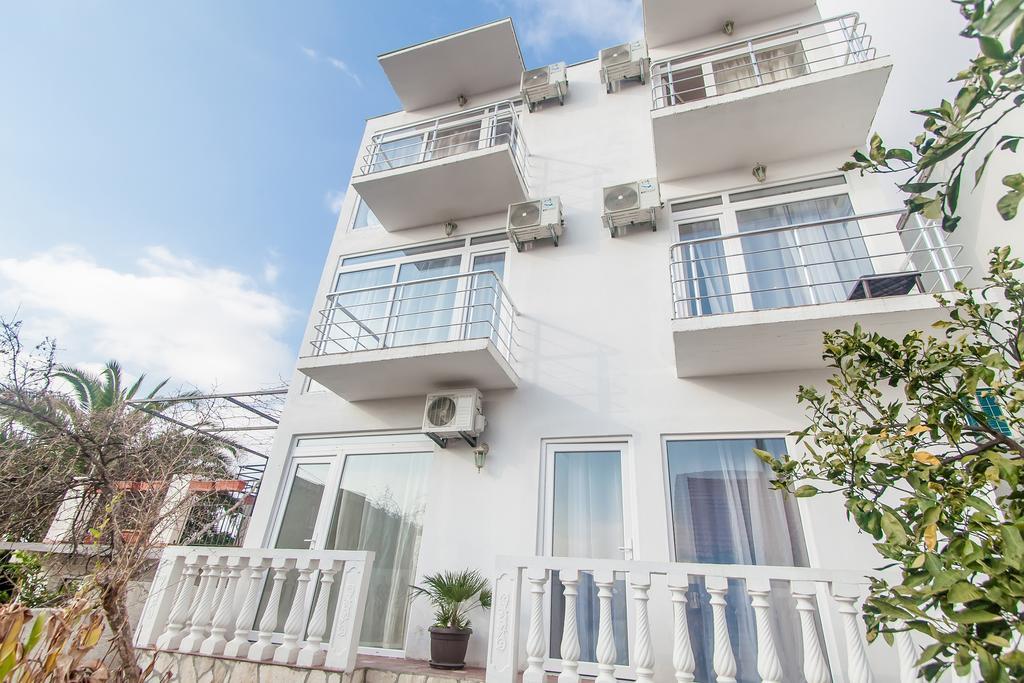 Rooms And Apartments Milana Bar Exterior foto