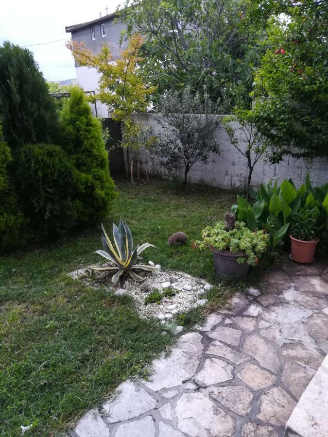 Rooms And Apartments Milana Bar Exterior foto
